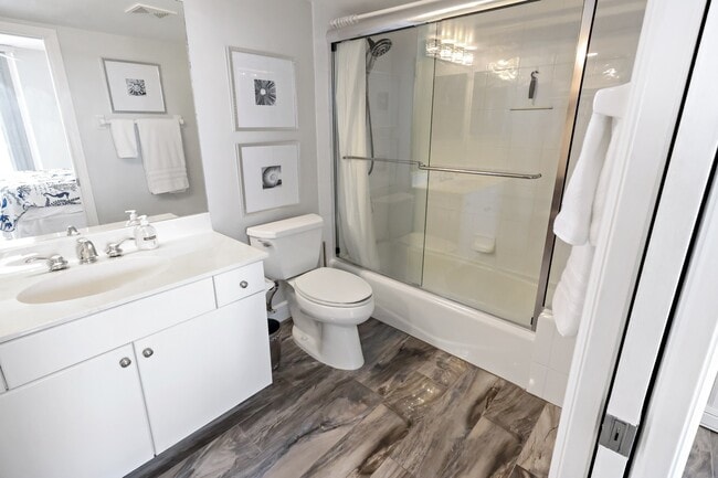 Building Photo - 3554 Ocean Dr