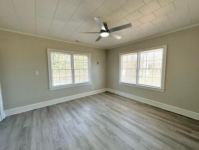 Building Photo - 1827 McLean Rd