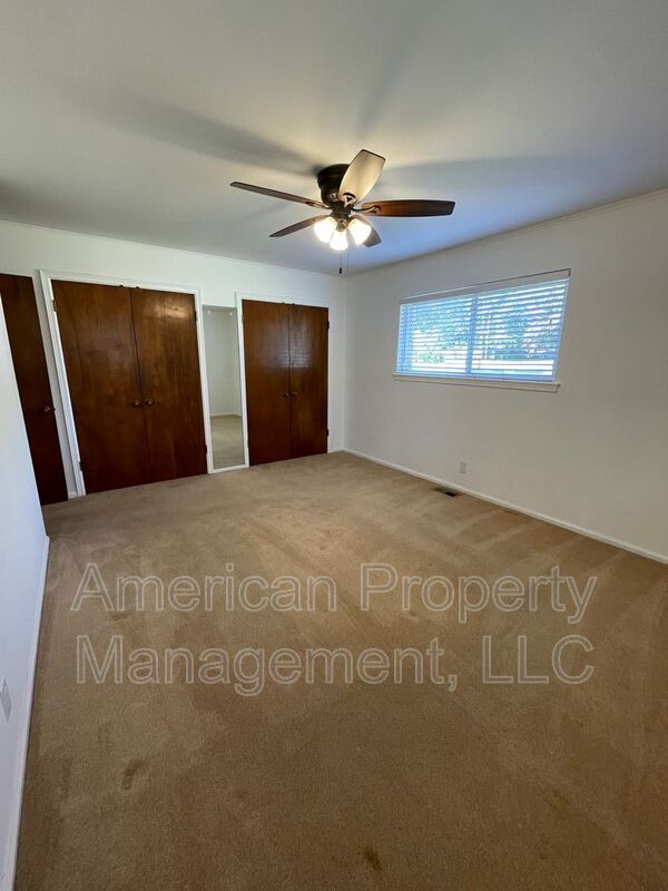 Building Photo - 5102 E 33rd St