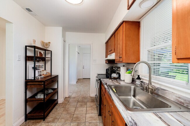 Building Photo - 4421 Picajune Ave