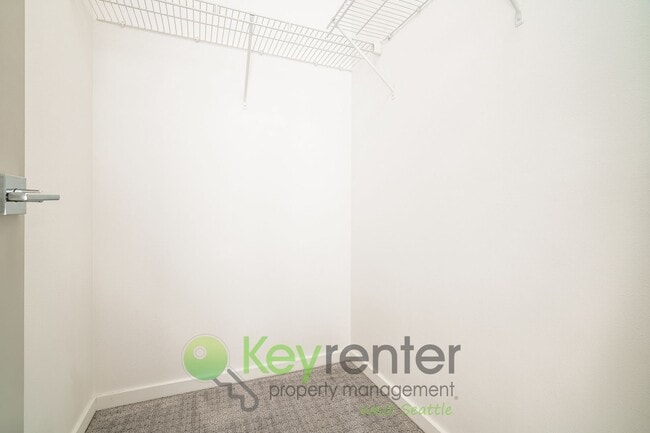 Building Photo - Luxury 3-Bedroom Apartment with Rooftop De...