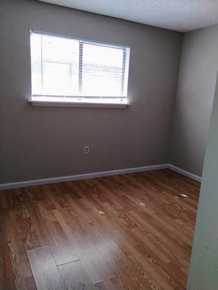 Building Photo - 1744 Cedar Lake Dr