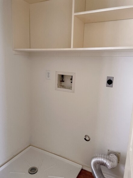 Building Photo - 4026 Almond Lake Dr