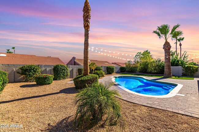 Building Photo - 5715 E Campo Bello Dr
