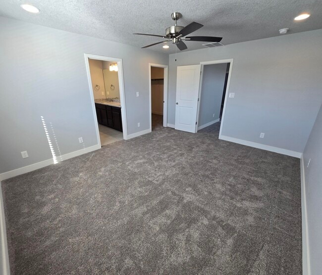 Building Photo - 4022 Silver Springs Road NE