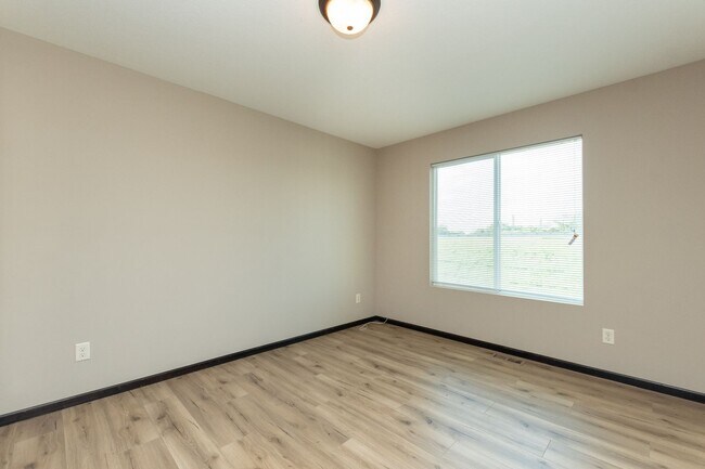 Building Photo - 11050 E Fawn Grove St