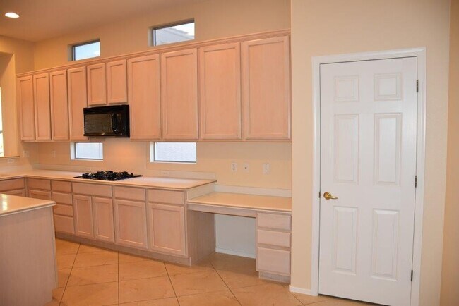 Building Photo - 2057 King Mesa Dr