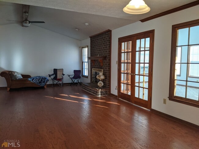 Building Photo - 137 Hilo Rd