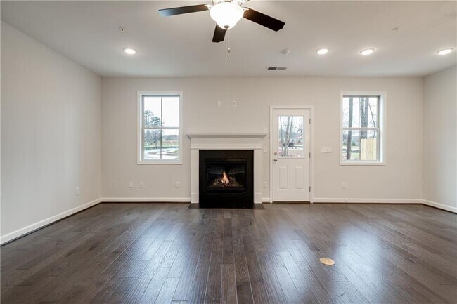 Building Photo - 1095 Lawanna Dr