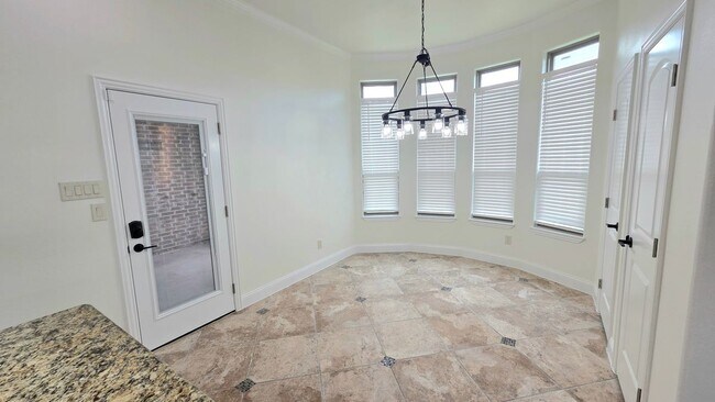 Building Photo - 2206 Hartley Dr