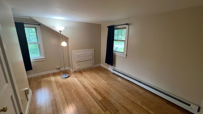 Building Photo - Charming 4 Bedroom Home in Durham, NH **CO...