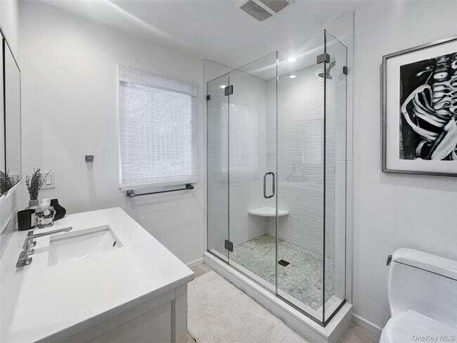 Building Photo - 250 Pine Tree Ct