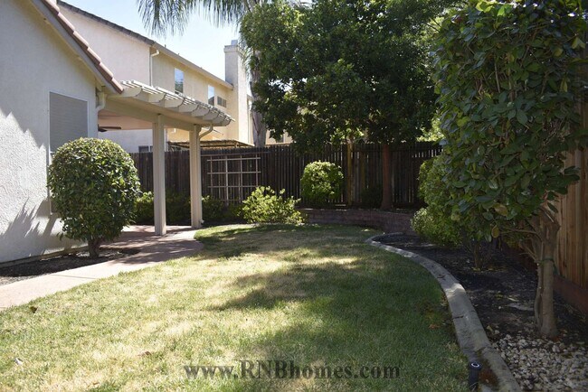 Building Photo - 309 Quiet Star Ct