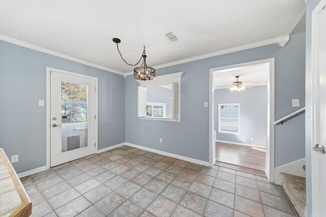 Building Photo - 20 Hillcrest Ln