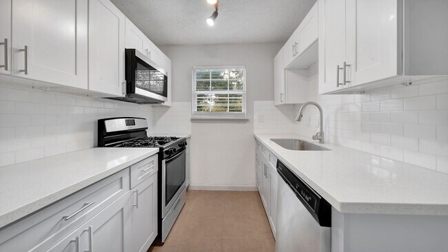 Building Photo - 2503 Delano St