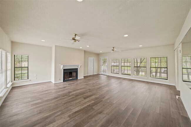 Building Photo - 8302 Braeburn Valley Dr