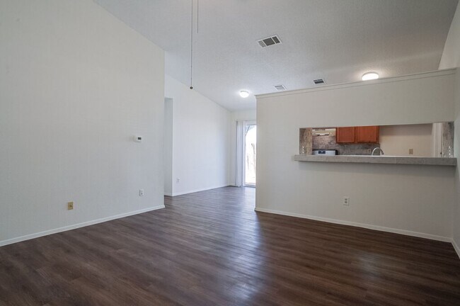 Building Photo - 612 Greenlawn Blvd