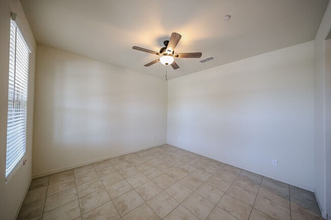 Building Photo - 4 Bedroom + Den in Foothills at Northpointe