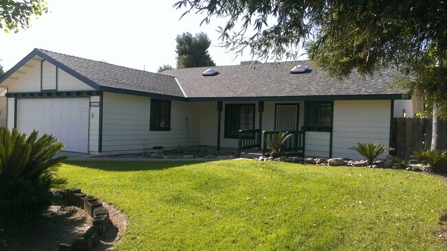 Primary Photo - 1673 E Eastbrook Ave