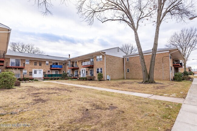 Building Photo - 187 Evergreen Rd