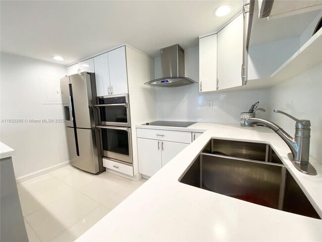 Building Photo - 5415 Collins Ave