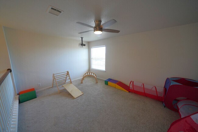 Building Photo - Beautifully Maintained Home in Schertz Now Available. Realtor Commission: $500
