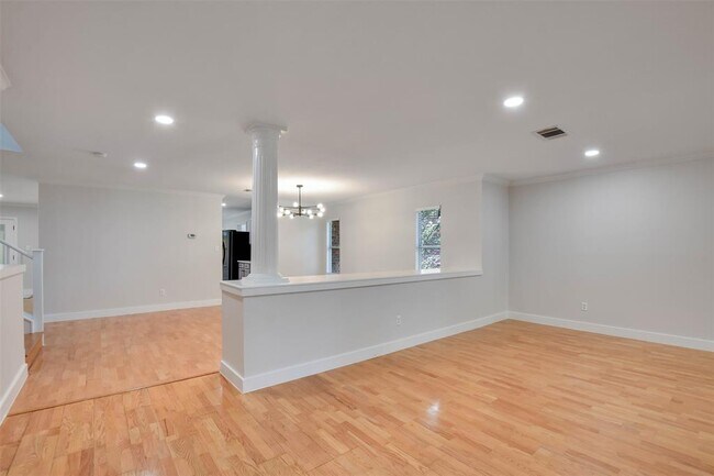 Building Photo - 10903 Claywood Dr