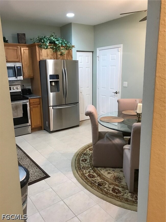 Building Photo - 9600 Roundstone Cir