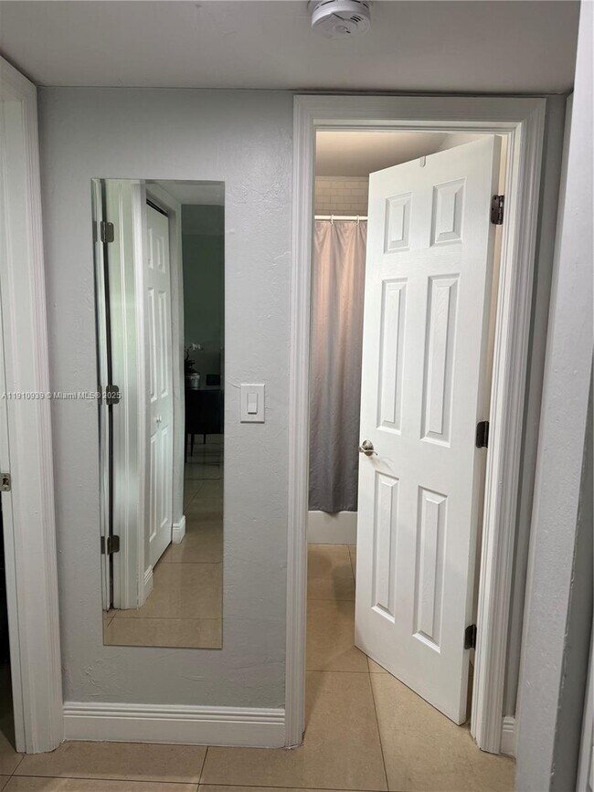 Building Photo - 14036 SW 90th Ave