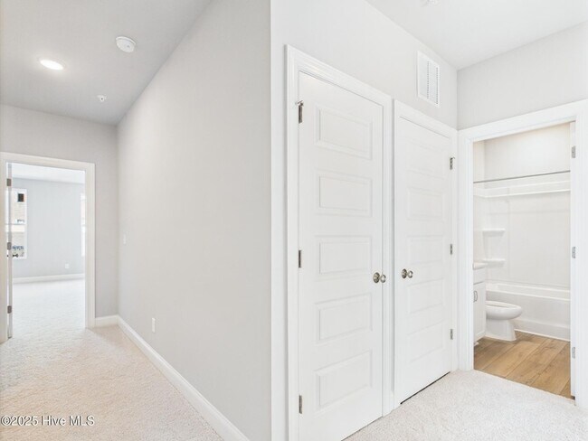 Building Photo - 1251 Shaw View Aly