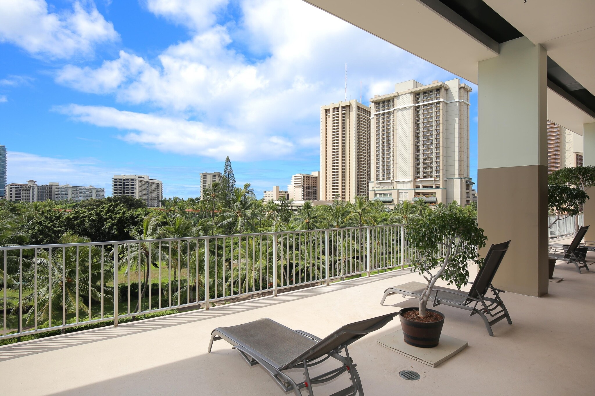 Building Photo - 1920 Ala Moana Blvd