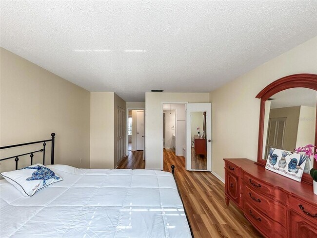 Building Photo - 1706 Belleair Forest Dr