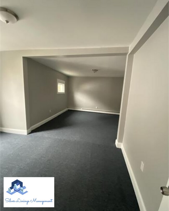 Building Photo - 206 Connors St