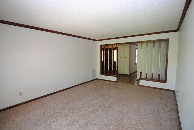 Building Photo - Spacious Rental in Sherwood