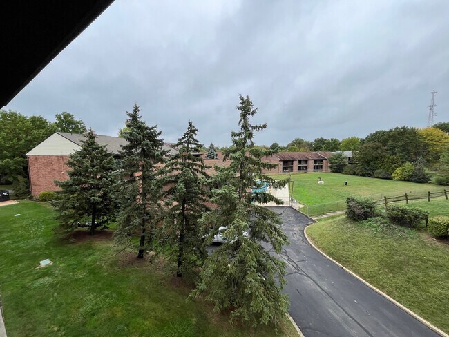 Building Photo - 7283 Beacon Hill Dr