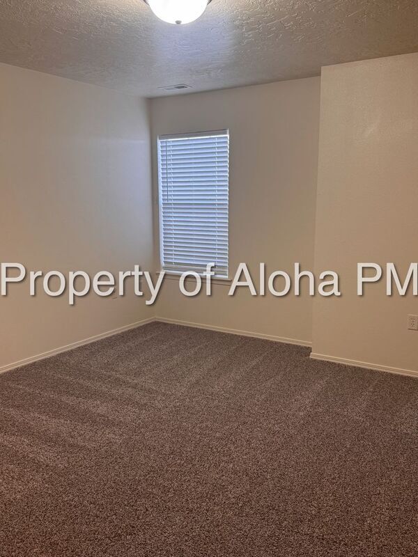 Building Photo - 1043 W Pine Ave
