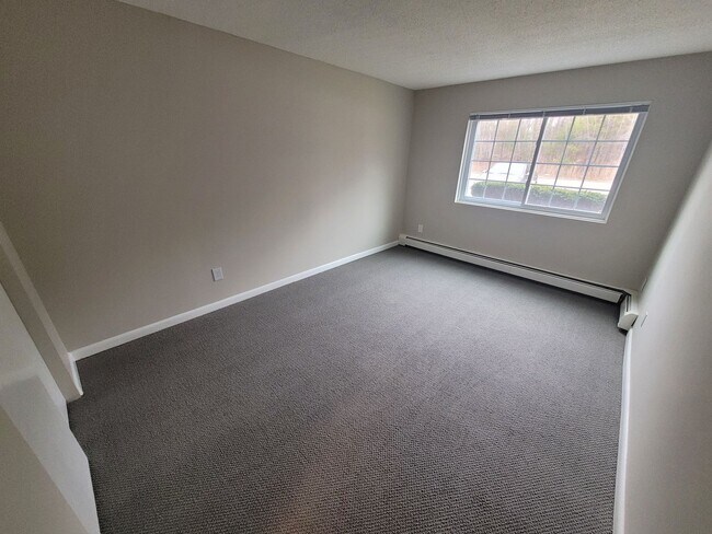 Building Photo - $2100 - 2 Bed / 1 Bath Condominium in Manc...