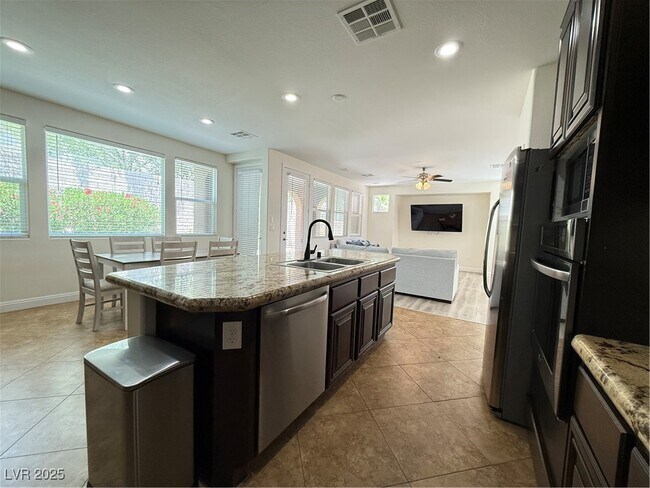 Building Photo - 620 Apricot Rose Pl