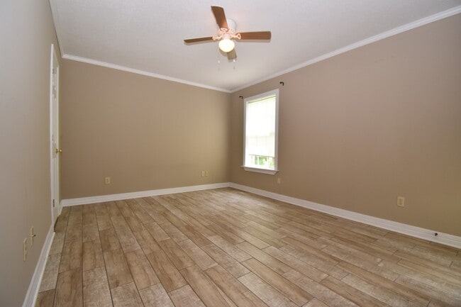 Building Photo - Lots of Updates with Granite Countertops