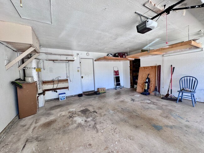 Building Photo - NOW AVAILABLE - 4 BED, 3 BATH, 2 CAR GARAG...