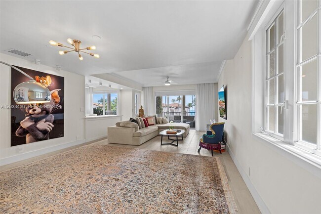Building Photo - 19122 Fisher Island Dr