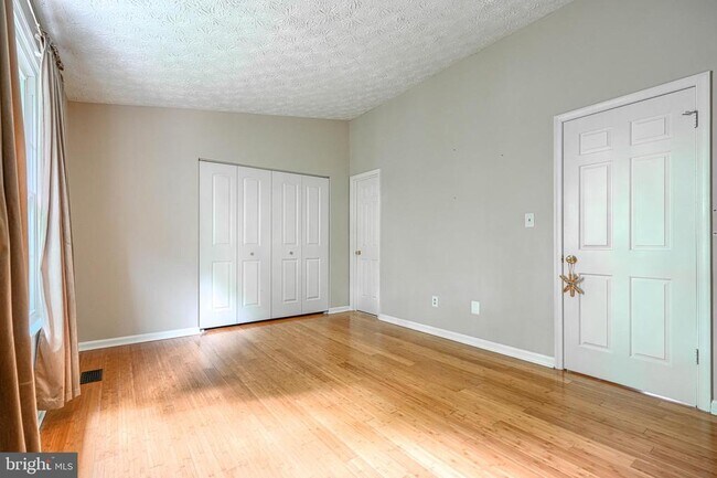 Building Photo - 43 Oak Crest Ct