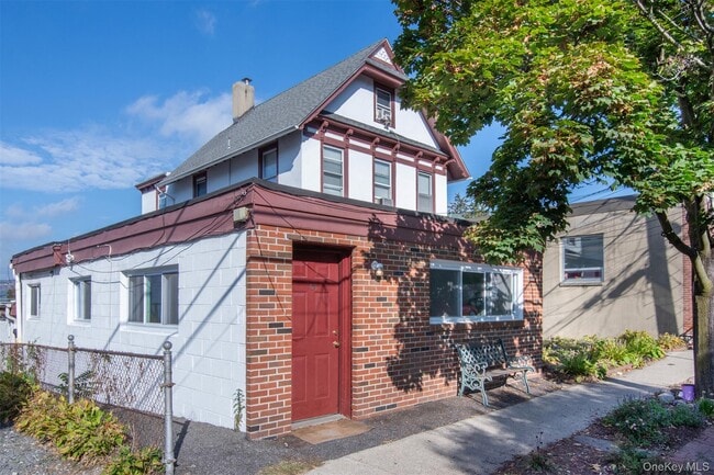 Primary Photo - 15 N Buckhout St