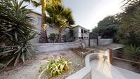 Building Photo - 5BD/2BA on Montezuma with Parking!!
