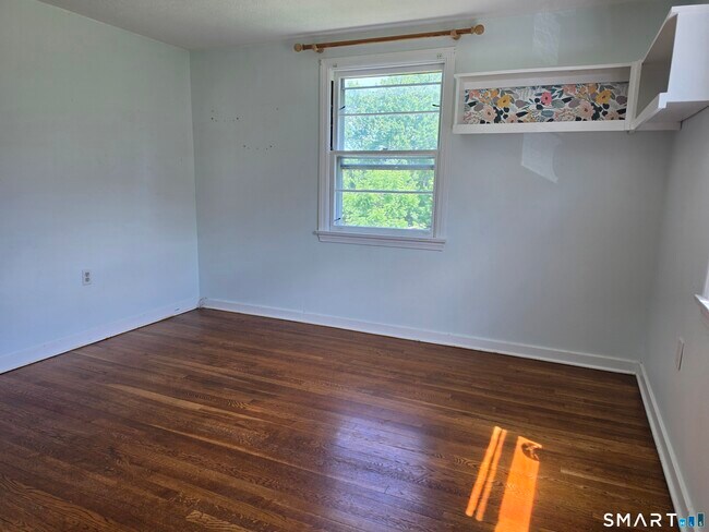 Building Photo - 68 Geissler Dr