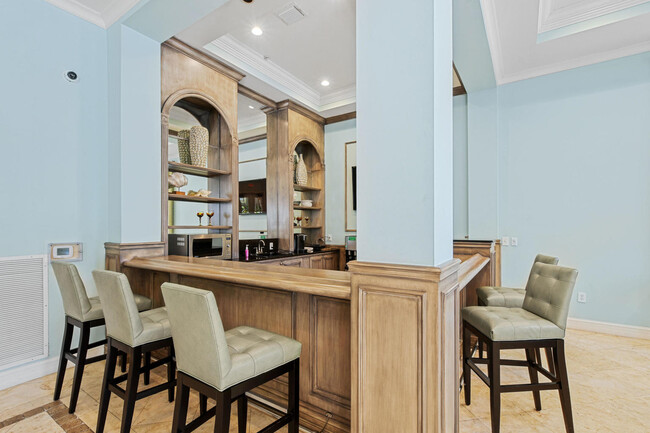 Building Photo - 720 S Sapodilla Ave