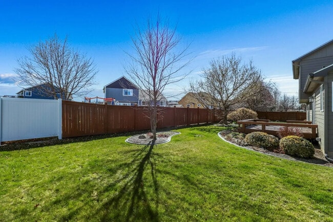 Building Photo - 18624 E 8th Ave