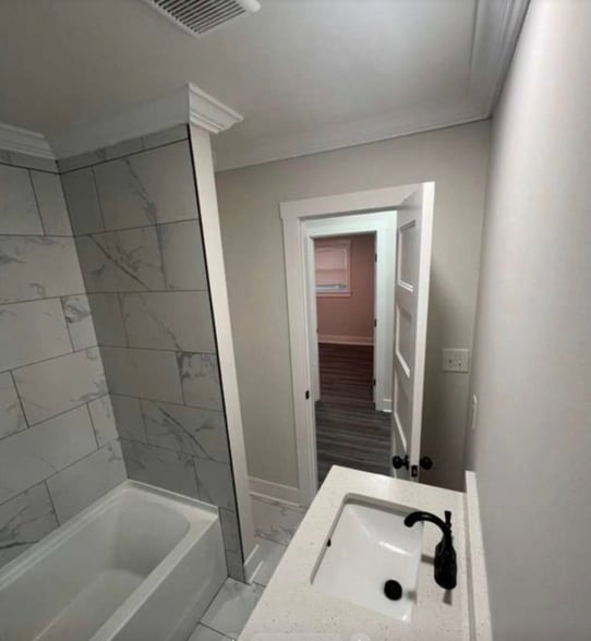 Building Photo - Room in House on Purser Dr