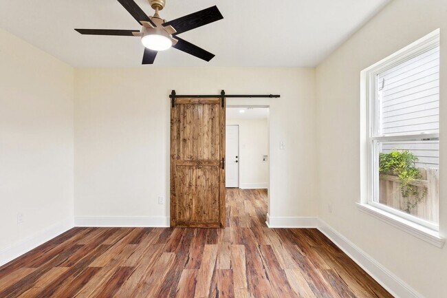 Building Photo - 1729 Touro St