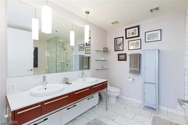 Building Photo - 4471 Dean Martin Dr